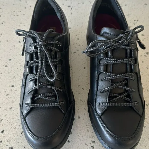 Munro Portia Women's Black Leather Zip Lace Up Comfortable Sneakers Sz 8 NARROW