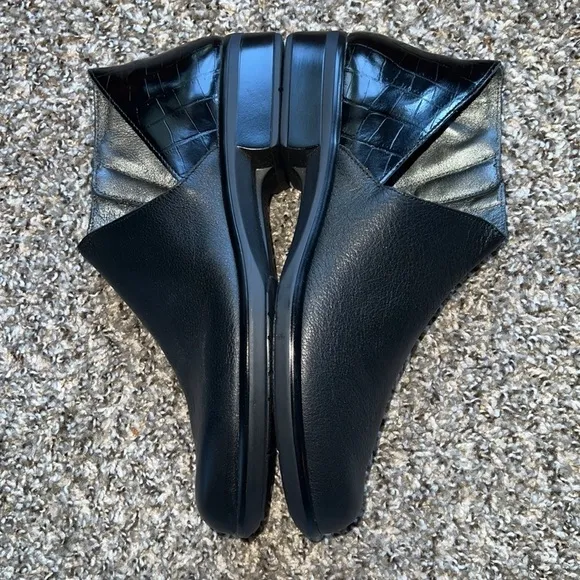 Naot Bayamo handmade  Leather Size 9 Brand New