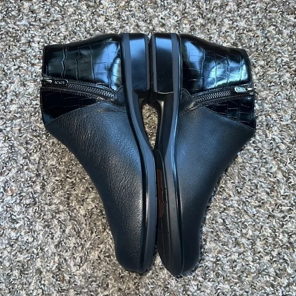 Naot Bayamo handmade  Leather Size 9 Brand New