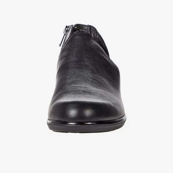 Naot Bayamo handmade  Leather Size 9 Brand New
