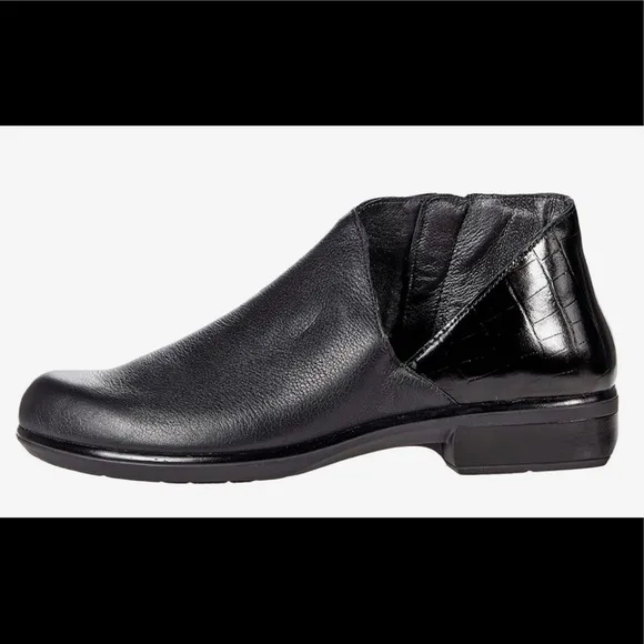 Naot Bayamo handmade  Leather Size 9 Brand New