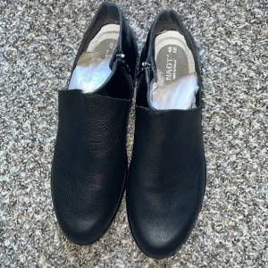 Naot Bayamo handmade  Leather Size 9 Brand New