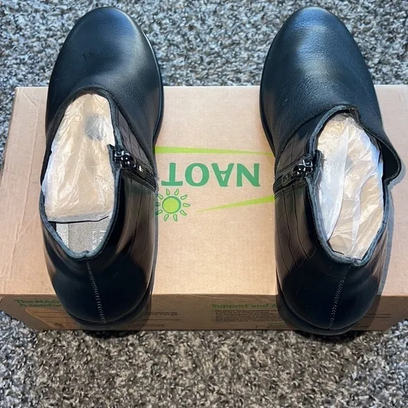 Naot Bayamo handmade  Leather Size 9 Brand New