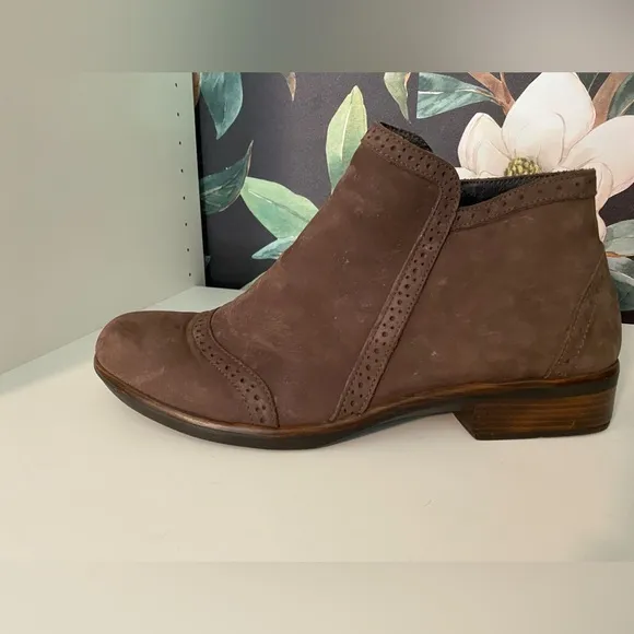 NAOT Nefasi boot in Coffee Bean Nubuck size 39