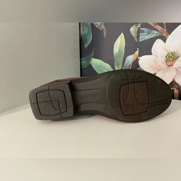 NAOT Nefasi boot in Coffee Bean Nubuck size 39