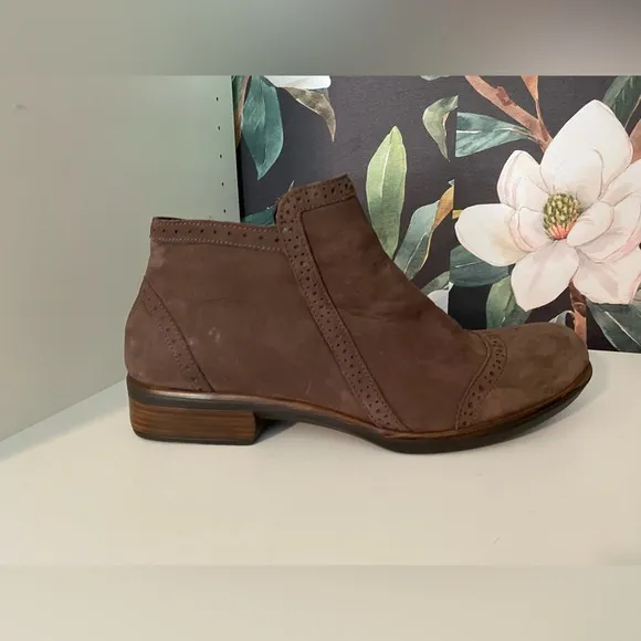 NAOT Nefasi boot in Coffee Bean Nubuck size 39