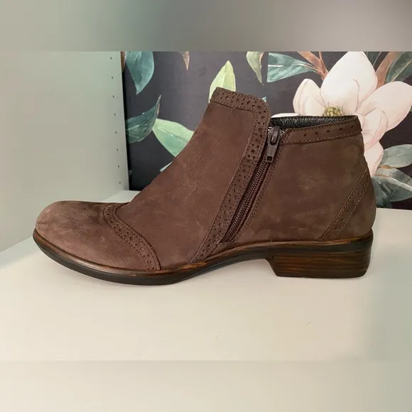 NAOT Nefasi boot in Coffee Bean Nubuck size 39