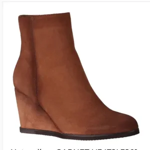 Naturalizer GARNET  Suede Wedge Booties IN Warm Oat Suede