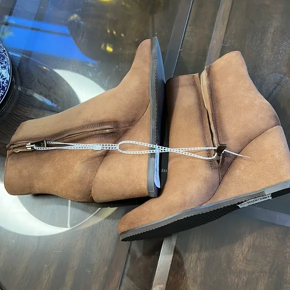 Naturalizer GARNET  Suede Wedge Booties IN Warm Oat Suede