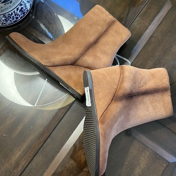 Naturalizer GARNET  Suede Wedge Booties IN Warm Oat Suede