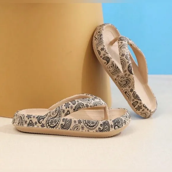 NEW ARRIVAL Paisley Print Women's Flip Flops