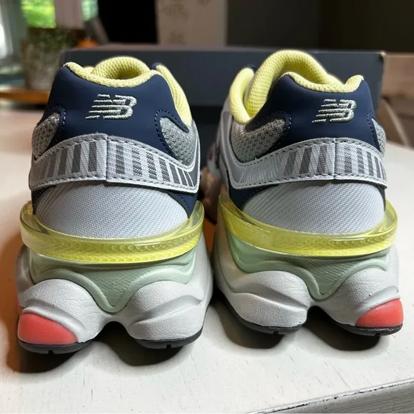 New Balance 9060, NIB