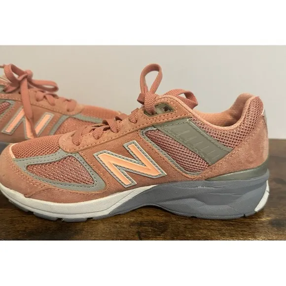 New‎ Balance 990v5 Size 1.5 Pink And Grey