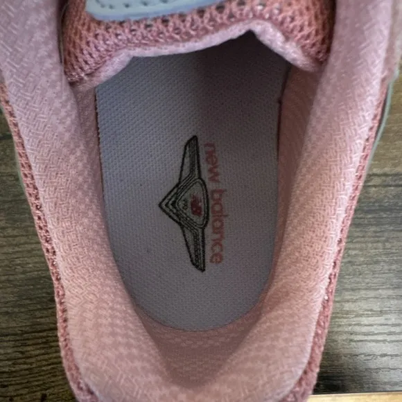 New‎ Balance 990v5 Size 1.5 Pink And Grey