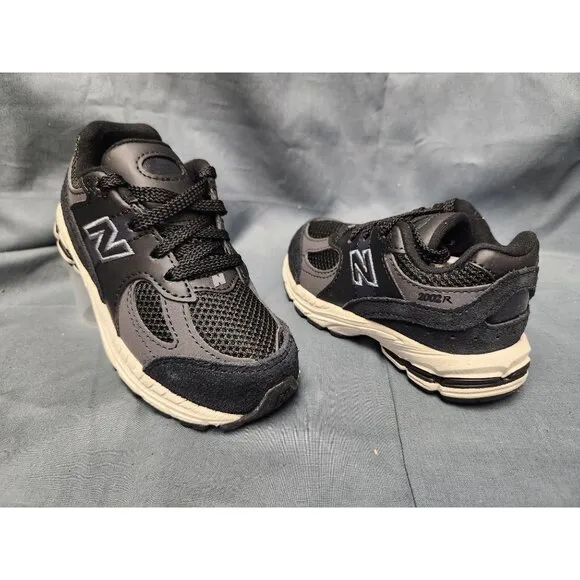 New Balance Toddlers 2002 Sneakers IC2002BK Lace Up Black Size 8 NEW IN BOX!