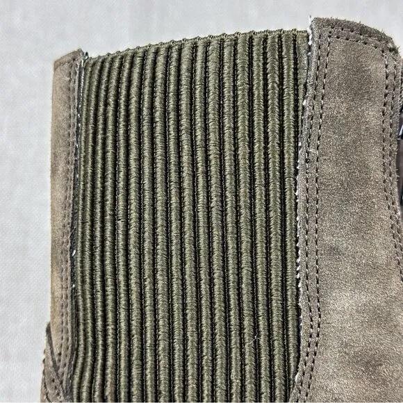 New CLARKS Women Suede Leather Chelsea Ankle Boots Orinoco 2Up olive green sz5.5