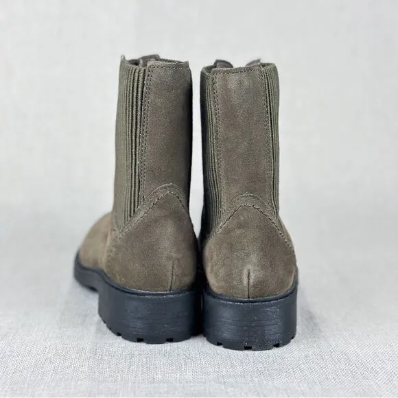 New CLARKS Women Suede Leather Chelsea Ankle Boots Orinoco 2Up olive green sz5.5
