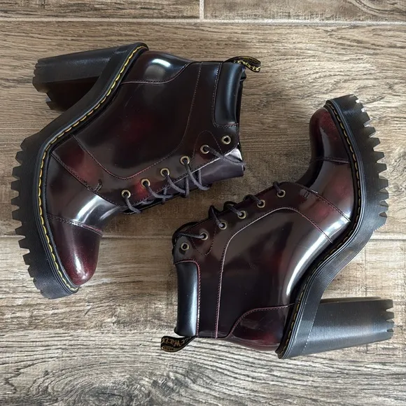 New! {Dr. Martens} AVERIL ARCADIA HEELED ANKLE BOOT | sz 7