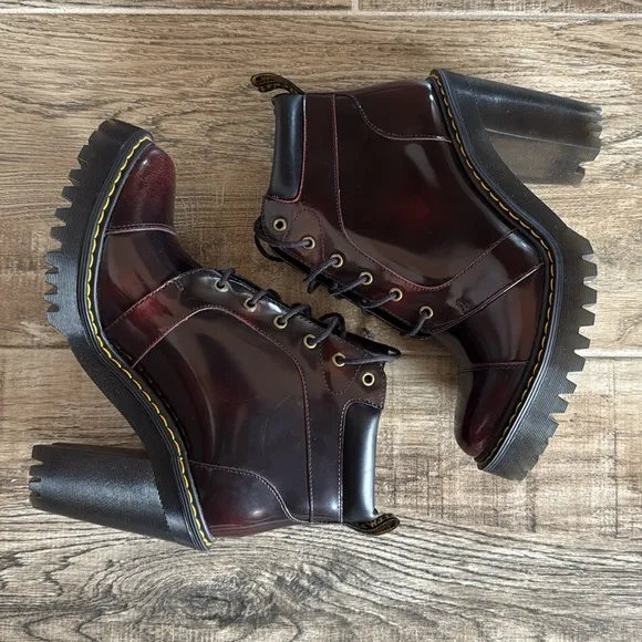 New! {Dr. Martens} AVERIL ARCADIA HEELED ANKLE BOOT | sz 7