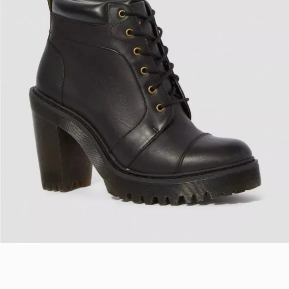 NEW DR. Martens AVERIL Womens Blk leather Boots sz 10