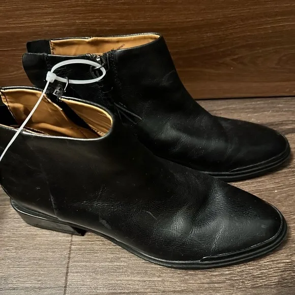 New! Franco Sarto Black Leather A-Nemi zip Booties Ankle Boot. Size 9