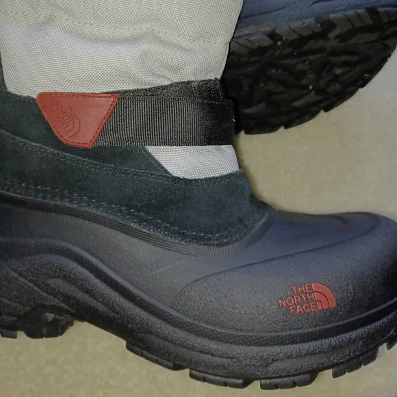 New in Box Boys North Face Powder Hound II Boots Size 7
