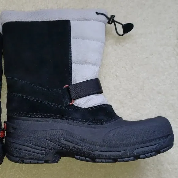 New in Box Boys North Face Powder Hound II Boots Size 7
