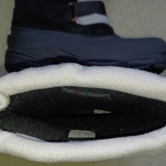 New in Box Boys North Face Powder Hound II Boots Size 7
