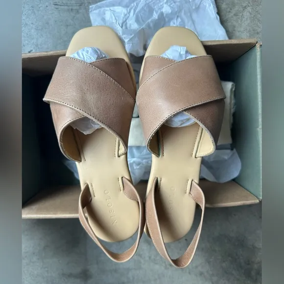 NEW IN BOX Nisolo All-Day Cross Strap Sandal in Almond, Size 7