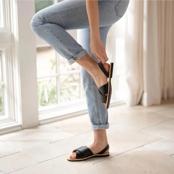 NEW IN BOX Nisolo All-Day Cross Strap Sandal in Black, Size 8