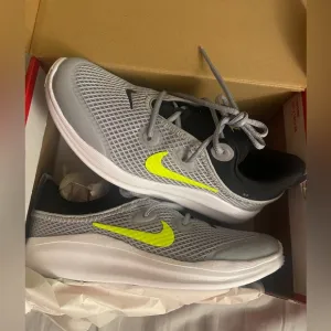 NEW! Nike wolf gray nike acmi running shoes for kids