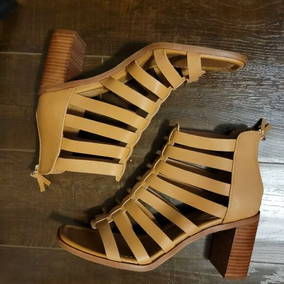 NEW Sofft Stratford Sandals Womens 11 Gladiator Bohemian Contemporary Casual
