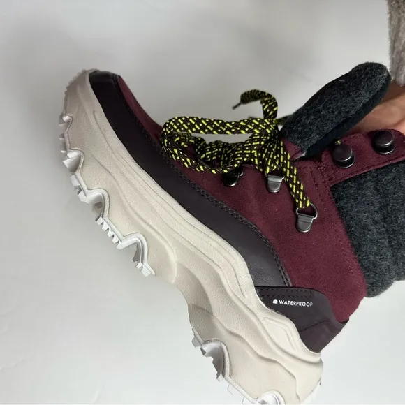 New! Sorel Kinetic Breakthru Conquest Waterproof Boot