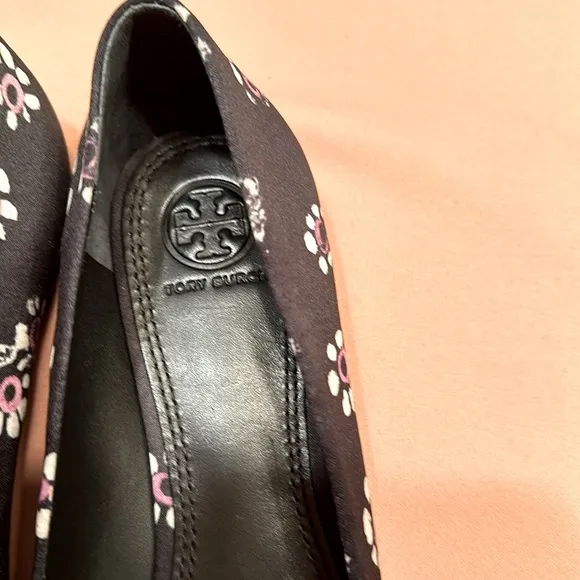 New Tory, Burch floral satin flat shoes.  Size 7 1/2