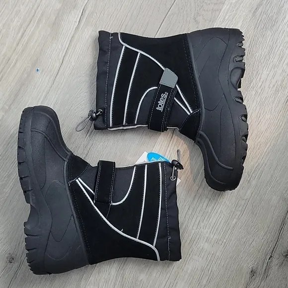 NEW TOTES Kids Boys Black WATERPROOF Winter Snow Boots size 4