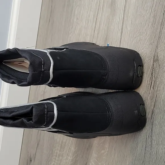 NEW TOTES Kids Boys Black WATERPROOF Winter Snow Boots size 4
