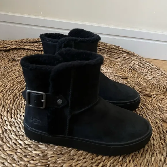 New UGG Aika Black Shearling Suede &amp; Wool Short Boots Size 7.5