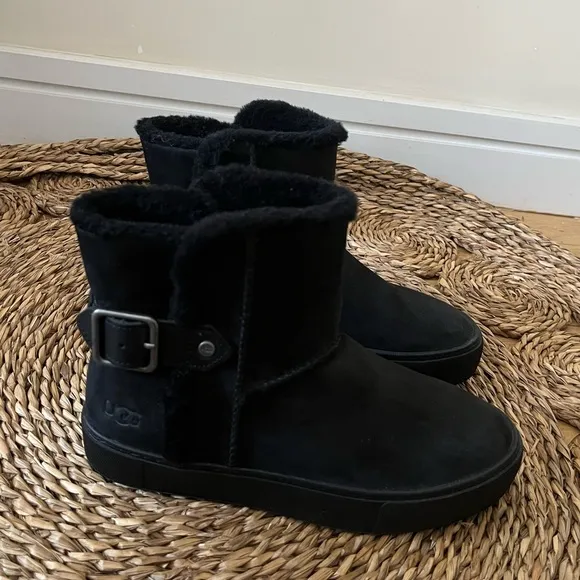 New UGG Aika Black Shearling Suede &amp; Wool Short Boots Size 7.5