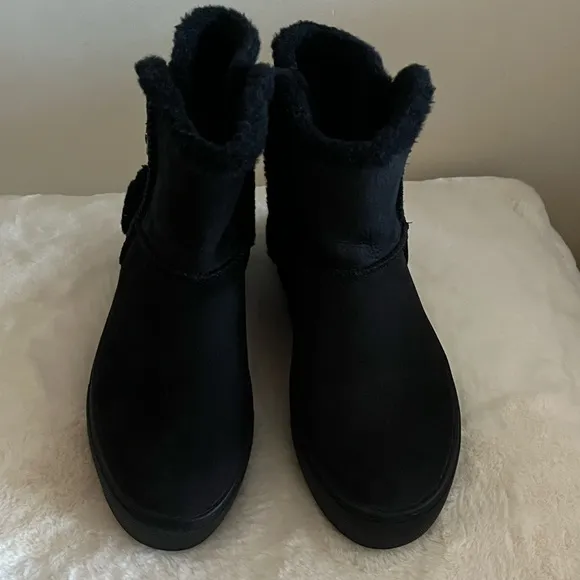 New UGG Aika Black Shearling Suede &amp; Wool Short Boots Size 7.5