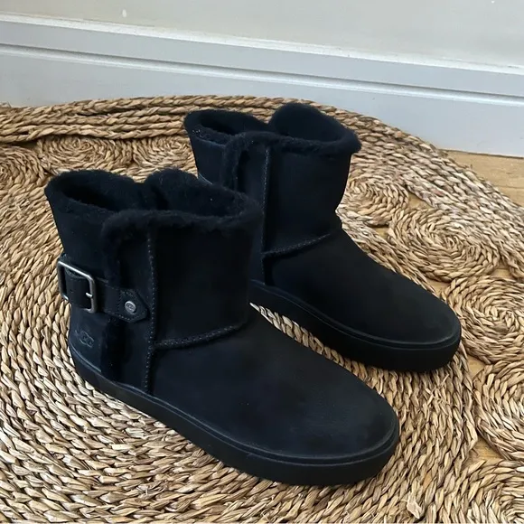 New UGG Aika Black Shearling Suede &amp; Wool Short Boots Size 7.5