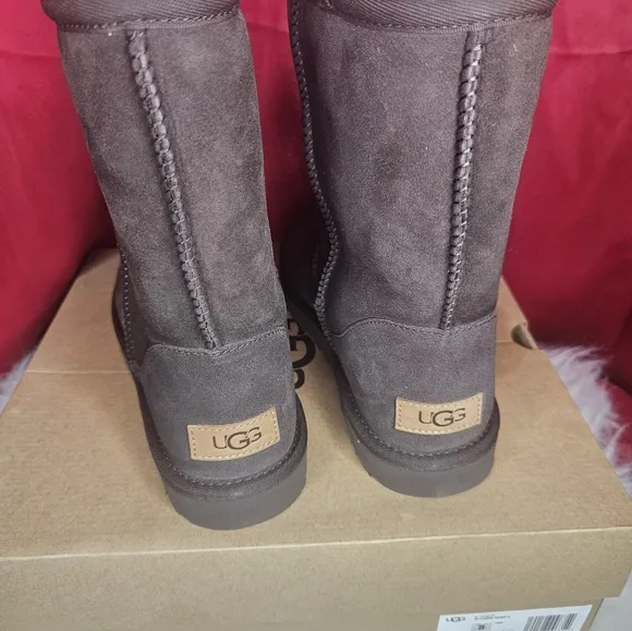 New UGG Classic Short 11 Boots Chocolate Women's Suede Boots Size 8