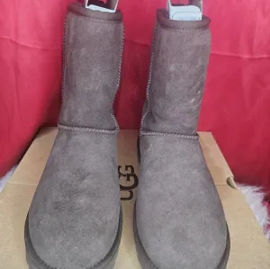 New UGG Classic Short 11 Boots Chocolate Women's Suede Boots Size 8