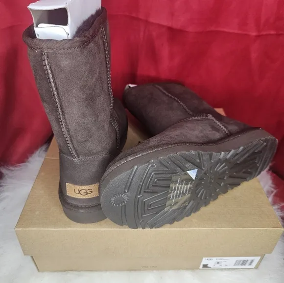 New UGG Classic Short 11 Boots Chocolate Women's Suede Boots Size 8