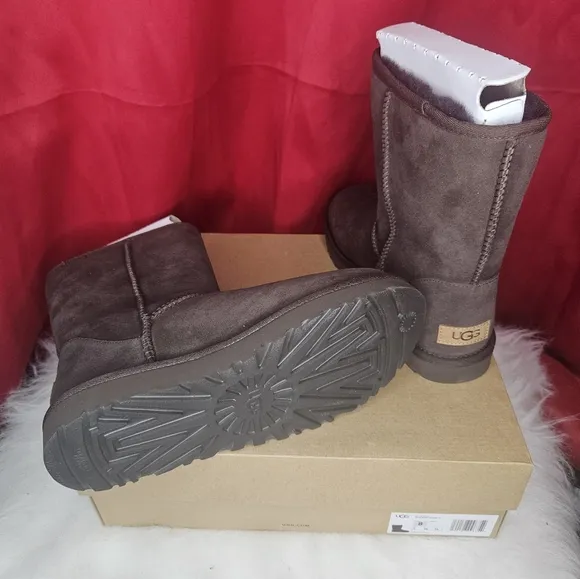 New UGG Classic Short 11 Boots Chocolate Women's Suede Boots Size 8