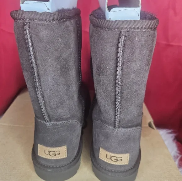 New UGG Classic Short 11 Boots Chocolate Women's Suede Boots Size 8