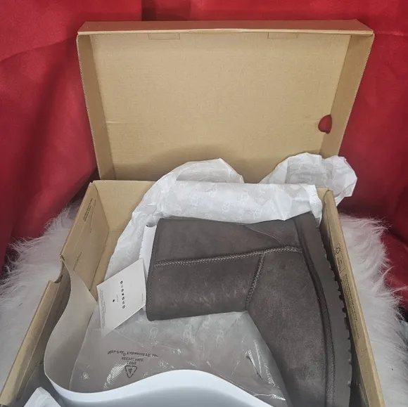New UGG Classic Short 11 Boots Chocolate Women's Suede Boots Size 8
