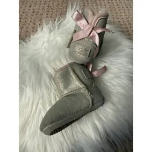 NEW UGG Infant Newborn 0/1 Jesse Bow II Gray Metallic Boots