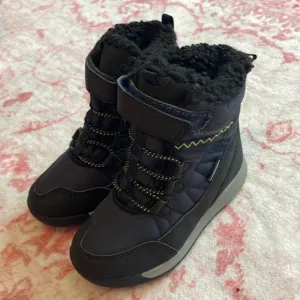New! Waterproof super warm Merrell snow boots size 9