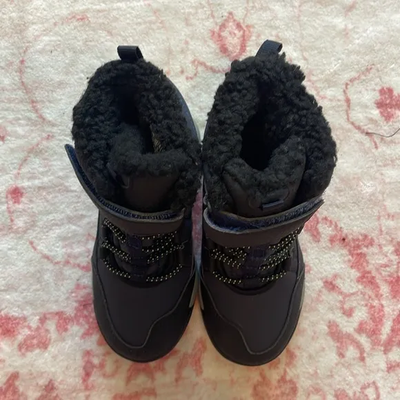 New! Waterproof super warm Merrell snow boots size 9