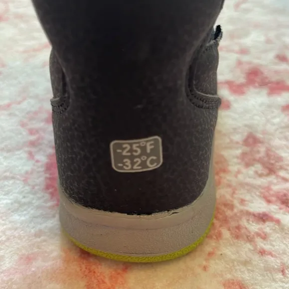New! Waterproof super warm Merrell snow boots size 9